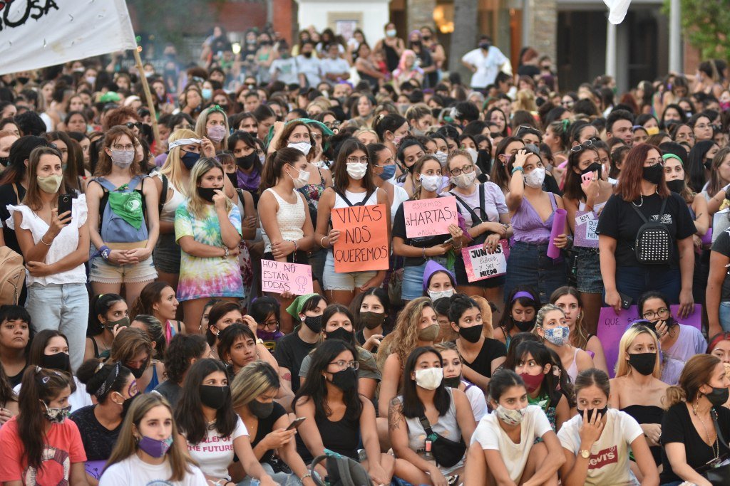 Las féminas que trabajan en el Estado santafesino estarán desobligadas de asistir a sus puestos de trabajo. Archivo.
