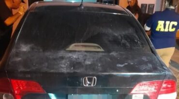 Fueron detenidas 3 personas y se secuestró un automóvil Honda Civic negro