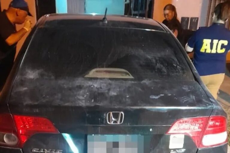 Fueron detenidas 3 personas y se secuestró un automóvil Honda Civic negro