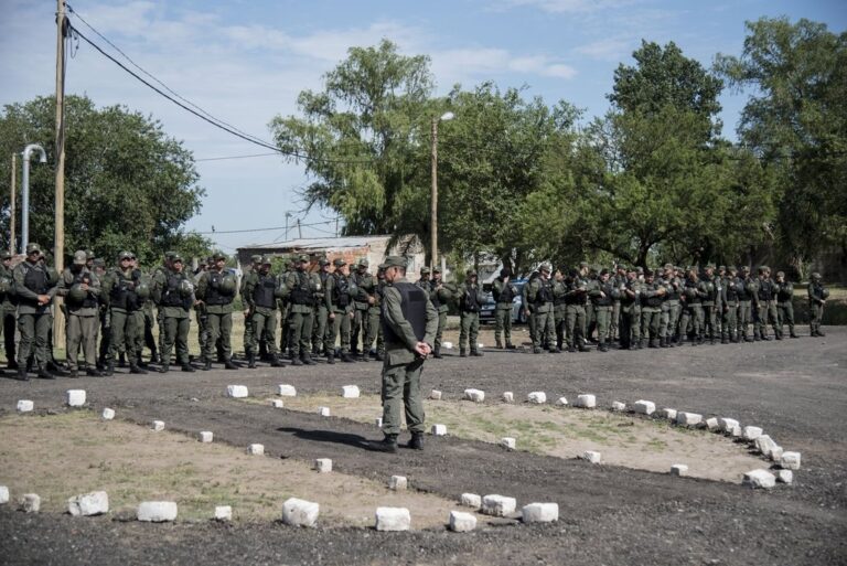 El presidente anticipó que se busca alcanzar 1.400 efectivos de las fuerzas federales. Marcelo Manera