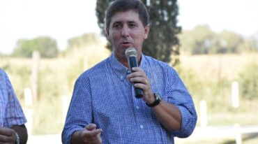 El senador Pirola durante su visita a Nuevo Torino. Gentileza