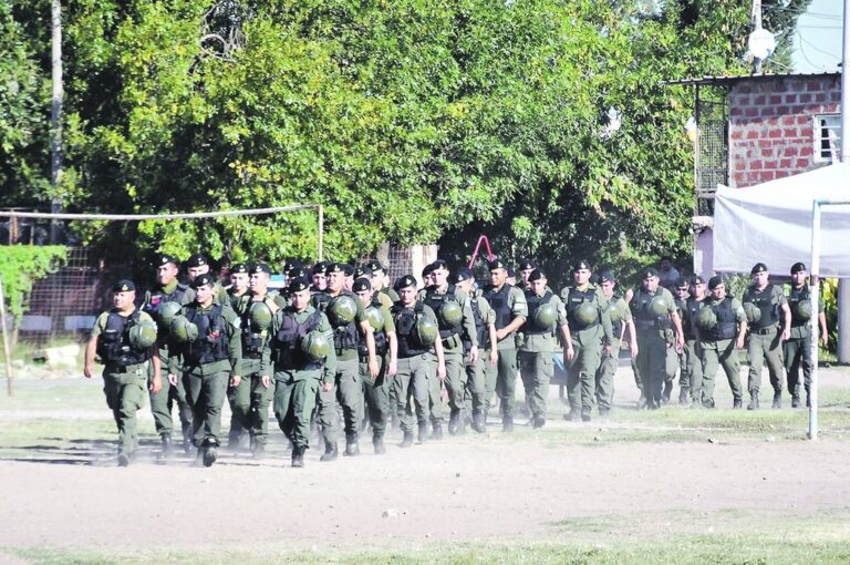 Las fuerzas federales arribaron a la ciudad e inmediatamente fueron a uno de los barrios más conflictivos. Marcelo Manera