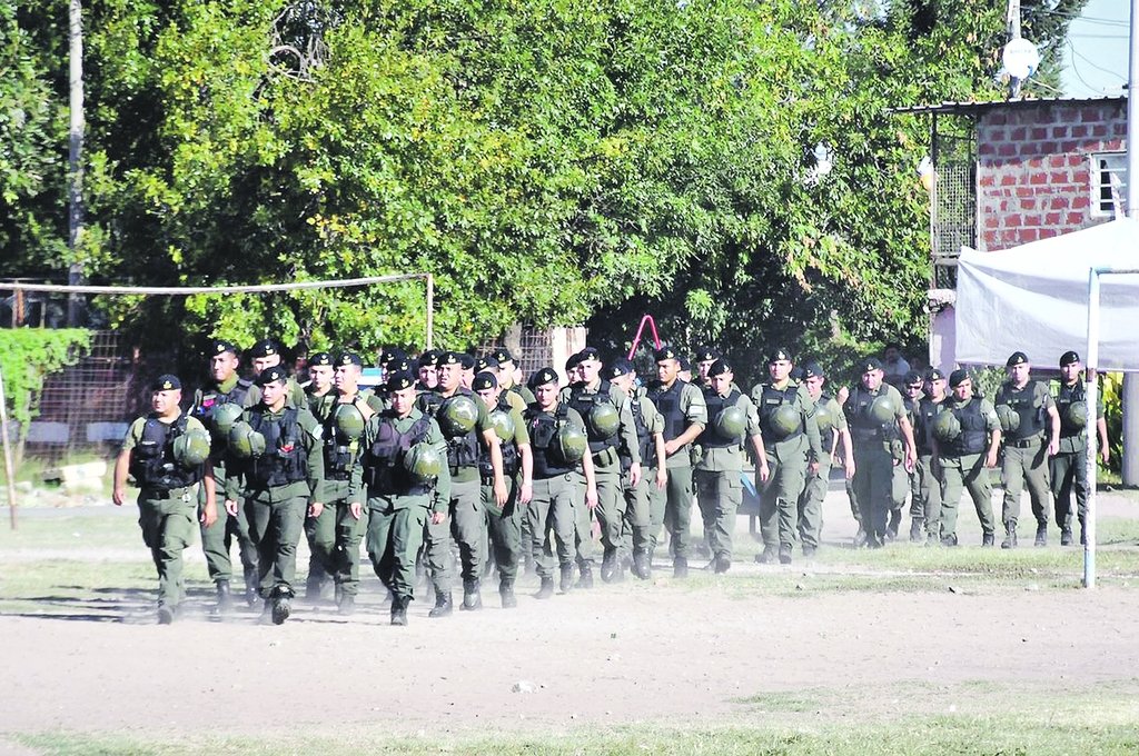 Las fuerzas federales arribaron a la ciudad e inmediatamente fueron a uno de los barrios más conflictivos. Marcelo Manera