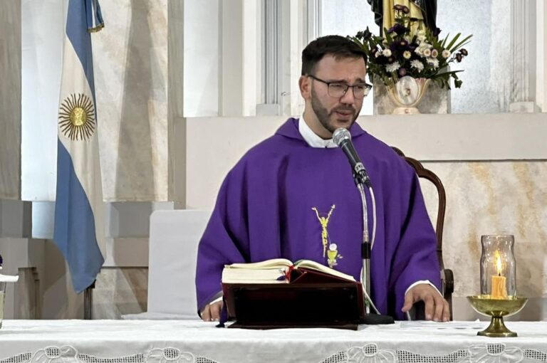 El sacerdote remarcó que cada ciudad tiene sus periferias y sus calvarios. 'Por eso en este primer año mi tarea es conocerlos
