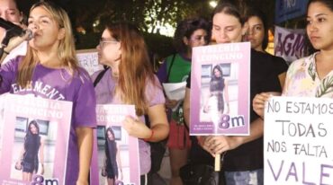 Amigas de la joven asesinada el lunes hicieron oír sus reclamos.