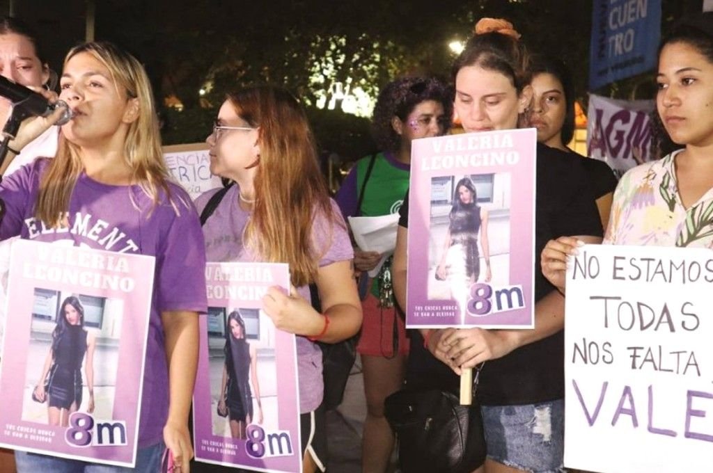 Amigas de la joven asesinada el lunes hicieron oír sus reclamos.