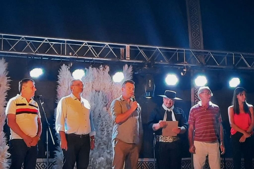 "De nuestra parte desde el Senado provincial y del gobierno de Omar Perotti nos comprometemos a seguir apoyándola. Eustolia ubicada en el sur del Departamento Castellanos viene desarrollando importantes obras que le dan un gran cambio a la Colonia'