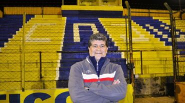 Guillermo Daniel Ríos en el estadio de Juventud Urdinarrain. Un digno embajador entrerriano en el fútbol internacional.