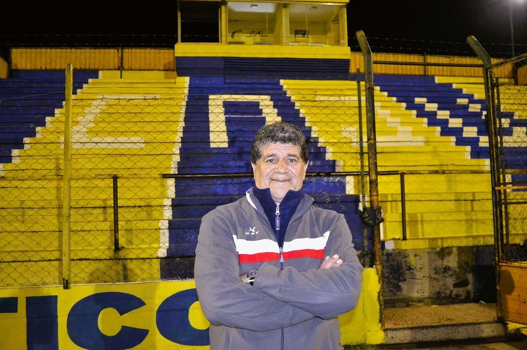 Guillermo Daniel Ríos en el estadio de Juventud Urdinarrain. Un digno embajador entrerriano en el fútbol internacional.