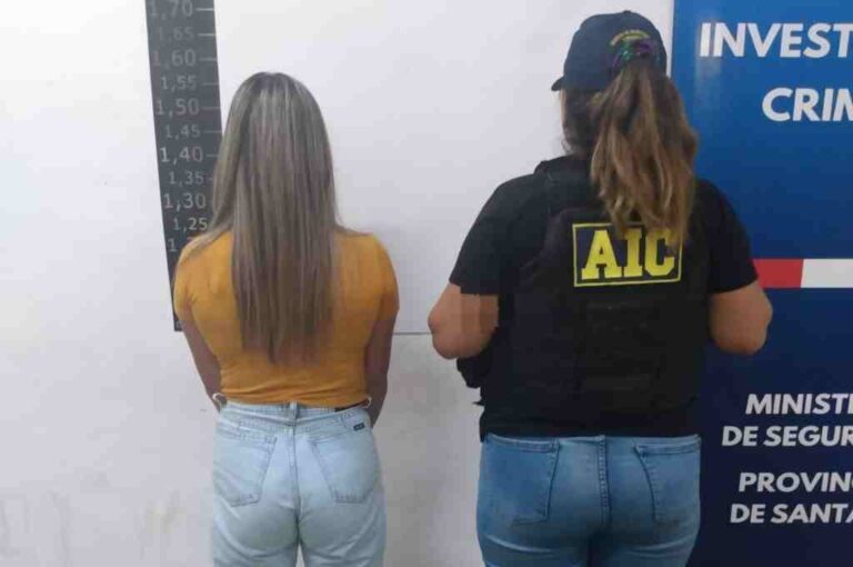 La banda extorsionaba desde la cárcel de Coronda a distintos comercios rosarinos y el dinero lo cobraban sus parejas mujeres en estado de libertad mediante transferencias bancarias. Gentileza: prensa AIC.