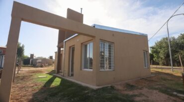 Las viviendas serán prototipo lineal de dos dormitorios y contarán con todos los servicios básicos. Gentileza