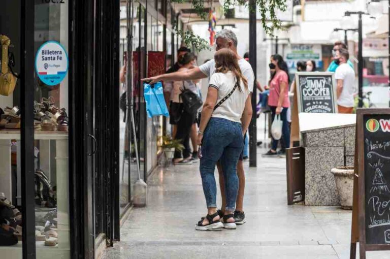 "El comercio y los servicios están atravesando un momento crítico"
