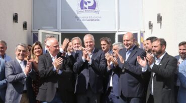 Perotti inauguró el edificio del Polo Educativo Puerto General San Martín dependiente de la UNR. Estuvieron los ministros nacionales Jaime Percyck (Educación) y Gabriel Katopodis (Obras Públicas). Gobierno de la Provincia
