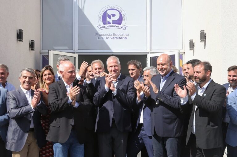 Perotti inauguró el edificio del Polo Educativo Puerto General San Martín dependiente de la UNR. Estuvieron los ministros nacionales Jaime Percyck (Educación) y Gabriel Katopodis (Obras Públicas). Gobierno de la Provincia