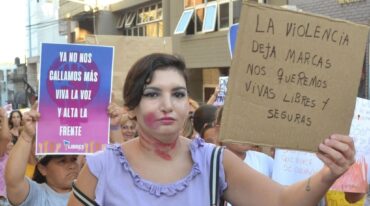 Los carteles fueron el medio de expresión de los miles de participantes en la marcha del 8M en Paraná. Aldana Badano
