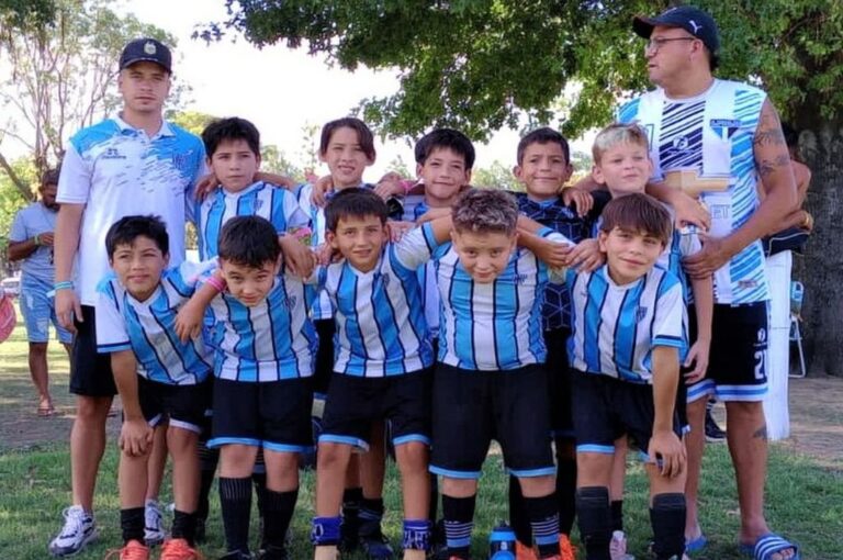 La categoría 2013 y el orgullo de formar parte de su querido club.
