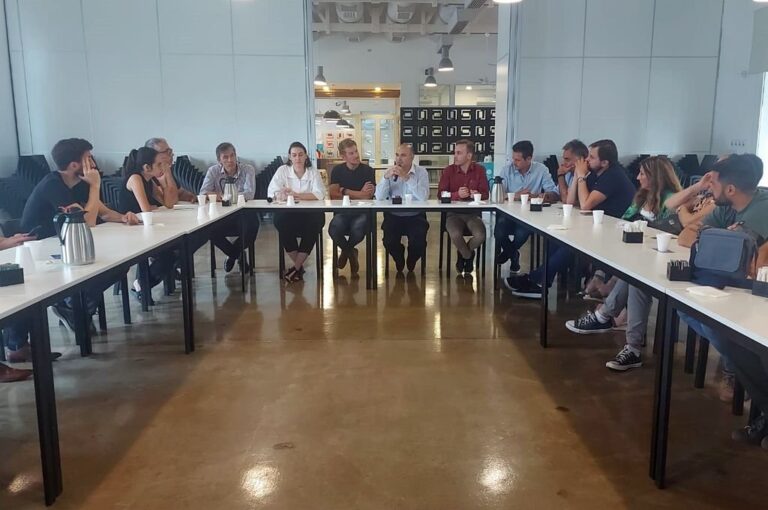 El encuentro comenzó con una recepción en el Instituto de Procesos Biotecnológicos y Químicos (IPROBYQ). Luego