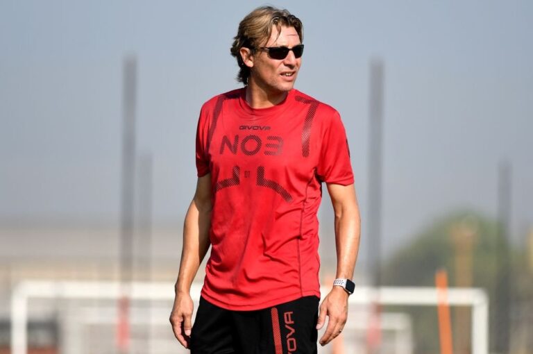 Heinze rechazó la idea de ya pensar en el clásico del próximo 9 de abril ante Central en el 'Coloso Marcelo Bielsa': 'La verdad que al clásico no lo mencioné ni lo pensé