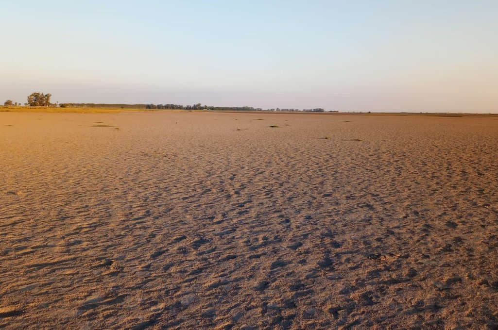 El espejo de agua del extremo sur quedó reducido a cero producto de la prolongada sequía. Sur24