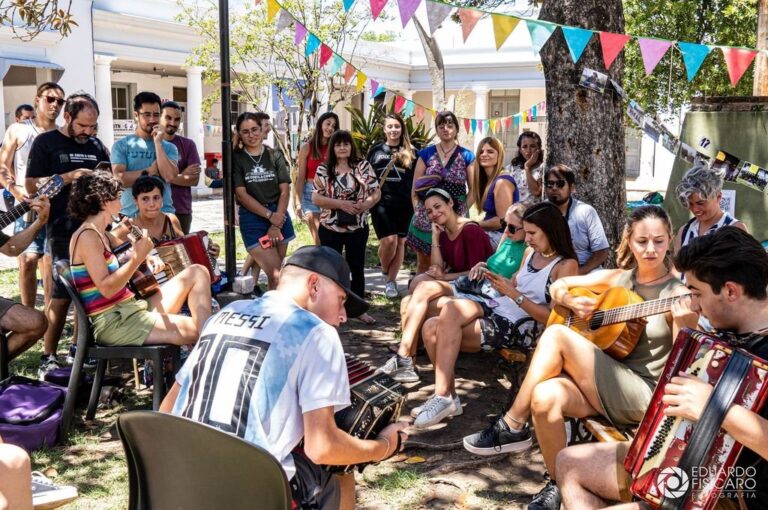 El movimiento nació a partir de encuentros informales que con el tiempo fueron  creciendo y hoy reciben a más de 100 personas.