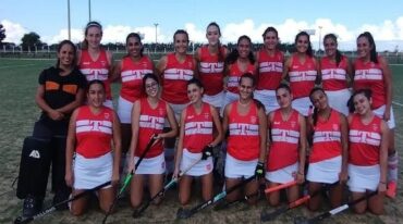 Las chicas de la T listas para arrancar el torneo.