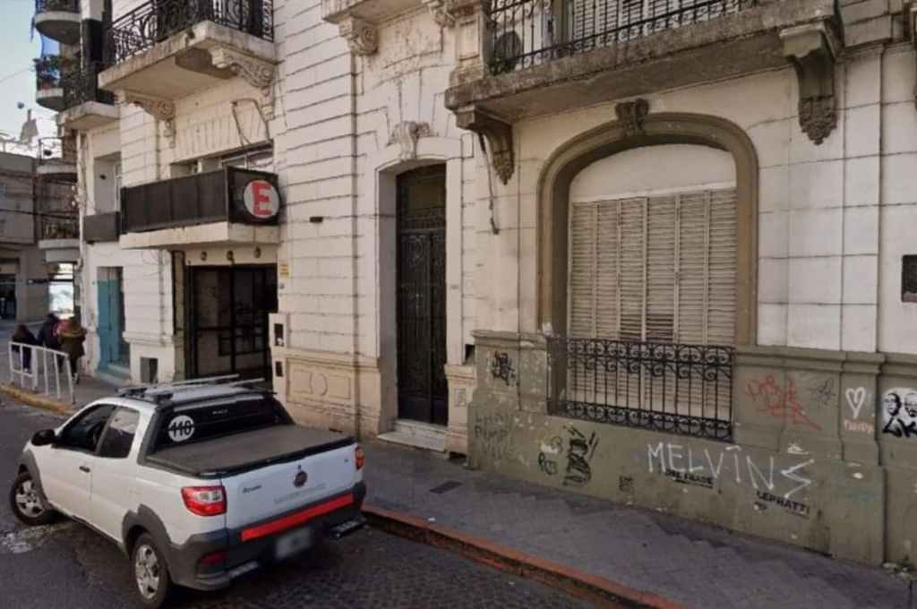 La propiedad que fue alquilada por la Comuna se encuentra ubicada en Juan Manuel de Rosas 1080