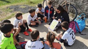 Rossi es entrenadora del fútbol inferior en Atlético San Jorge y actualmente tiene a su cargo la categoría Novena Especial y el fútbol de mujeres de dicho club. Gentileza.