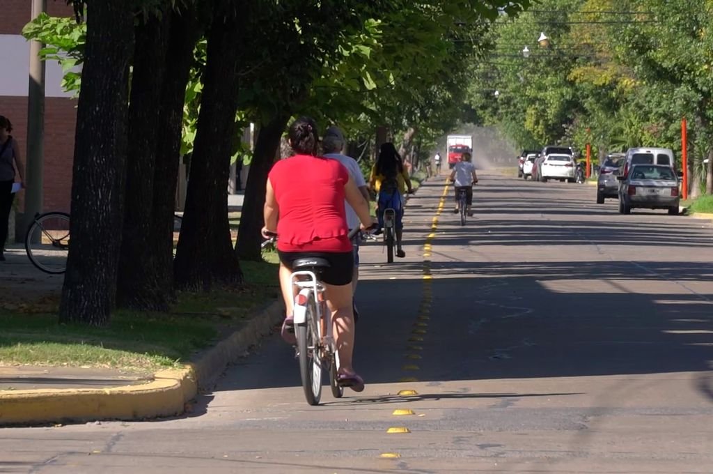 'Estamos ampliando la red de bicisendas sobre distintas arterias de la localidad para que transitemos más seguros por las calles de nuestro pueblo'
