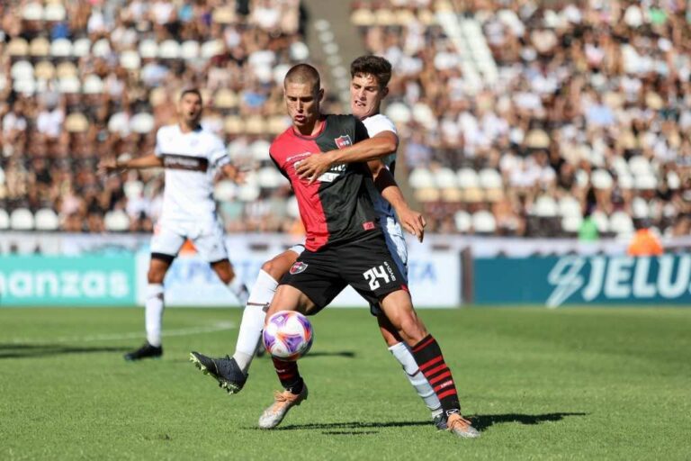 El plantel sigue trabajando pensando en el duelo del viernes ante Estudiantes en La Plata. Archivo.