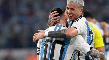 Messi marcó tres goles y llegó a los 102 con la camiseta albicelete. Reuters.