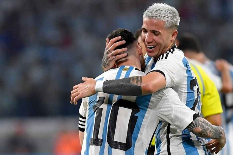 Messi marcó tres goles y llegó a los 102 con la camiseta albicelete. Reuters.