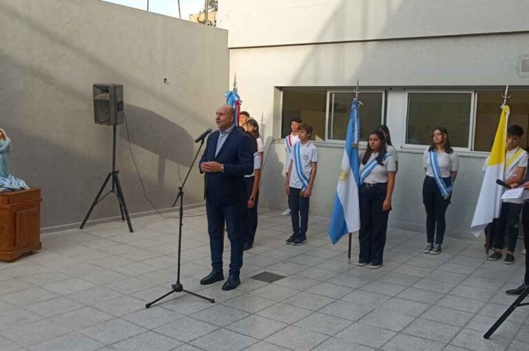 El gobernador estuvo en la inauguración de una escuela en barrio Rucci. Gentileza: LT8.