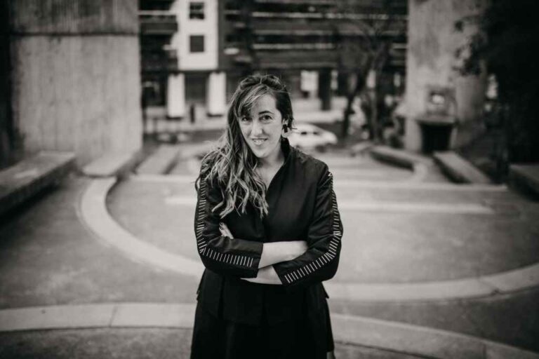 "El arte me conecta con un compartir con el público"