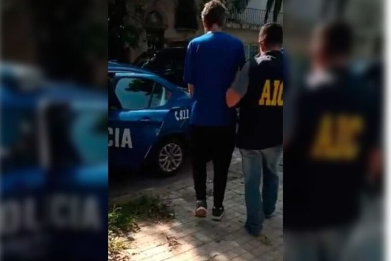 Efectivos de la AIC se apostaron el miércoles frente a una vivienda de calle Balcarce al 2000