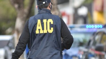 Los delincuentes intentaban abrir los vehículos estacionados con inhibidores de señal Mirador