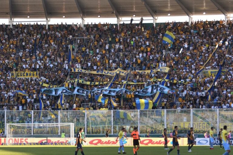 El dato particular es que los hinchas 'auriazules' pudieron volver a las rutas para este encuentro de la fecha 14 de la Liga Profesional de Fútbol