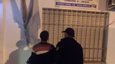Cuando la policía estaba realizando un control de rutina este domingo en jurisdicción de la Comisaría 5 de Monje