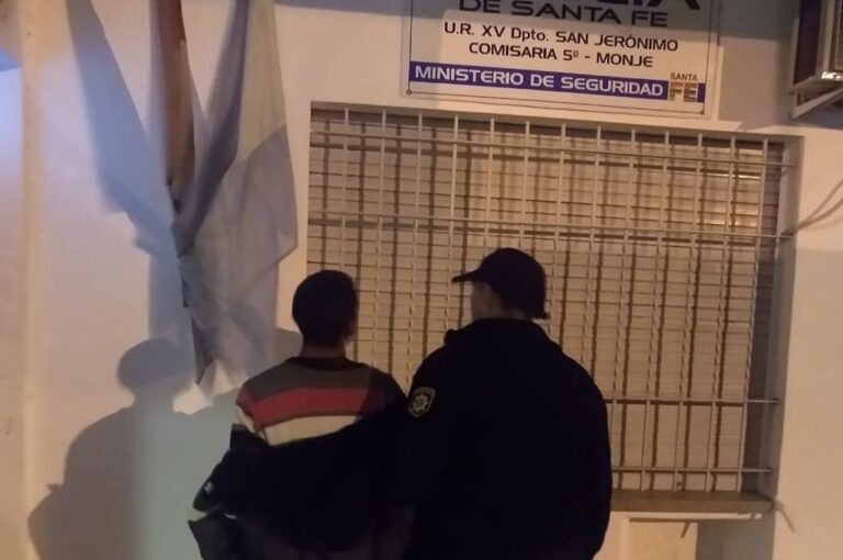 Cuando la policía estaba realizando un control de rutina este domingo en jurisdicción de la Comisaría 5 de Monje