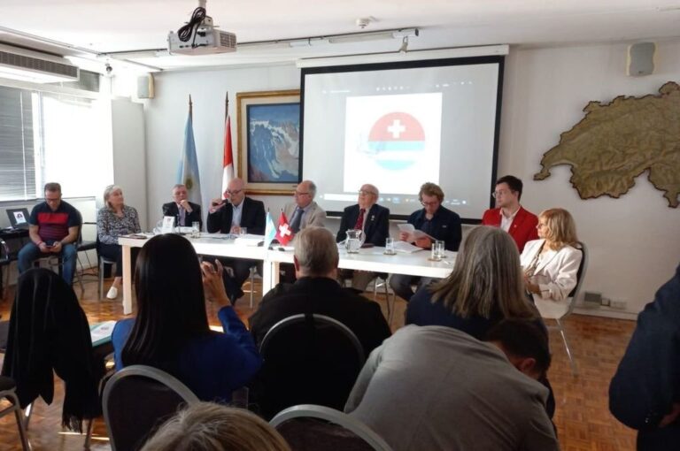 En total fueron más de 30 expositores de todo el país quienes presentaron sus obras durante el encuentro. Por el departamento Las Colonias y la provincia de Santa Fe formaron parte Tomás Falkenmayer Theiler (Humboldt)