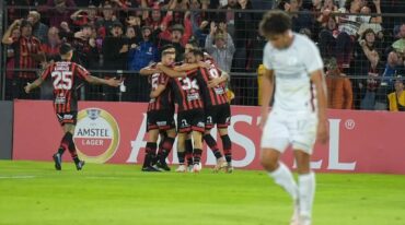 Debut histórico de Patronato en el Grella. Goleó 4 a 1 a Melgar de Perú.  Prensa Patronato