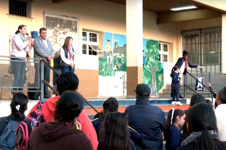 Hubo una reunión entre la comunidad educativa y representantes de la Departamental de Educación.