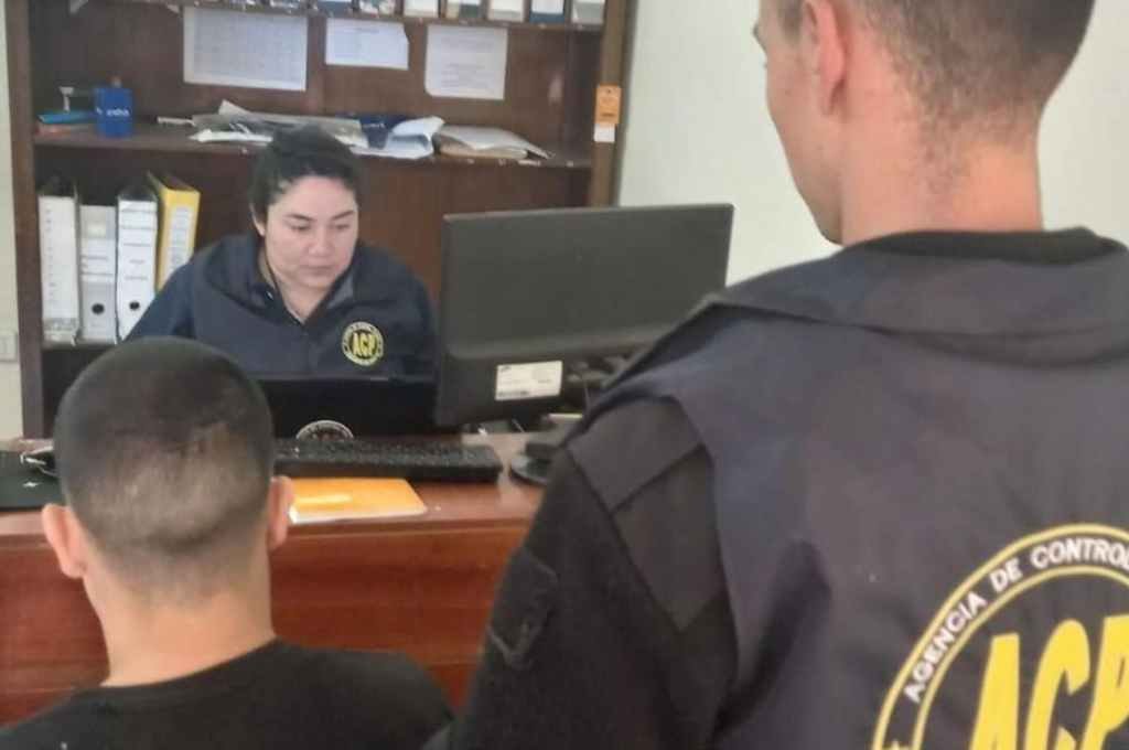 Los suboficiales del Comando Radioeléctrico fueron arrestados días atrás por personal de la Agencia de Control Policial. Gentileza.