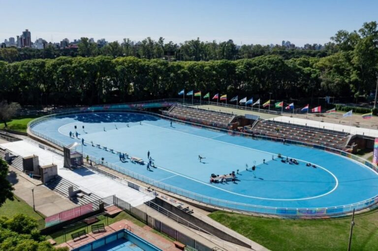Los restantes tres escenarios deportivos serán el Hipódromo (se utilizarán las canchas de hockey y rugby y la pista de volteo)