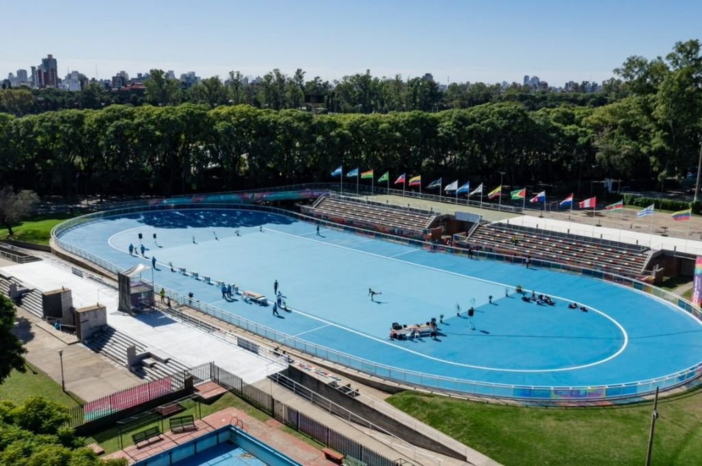 Los restantes tres escenarios deportivos serán el Hipódromo (se utilizarán las canchas de hockey y rugby y la pista de volteo)