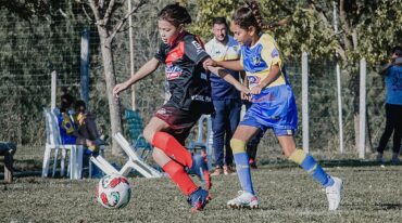 Asociación Boca Juniors y Filial River. Las peques Sub 12 alimentaron la espera del partido de esta tarde. Liza Emery