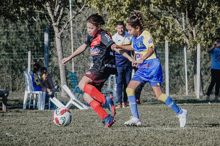 Asociación Boca Juniors y Filial River. Las peques Sub 12 alimentaron la espera del partido de esta tarde. Liza Emery