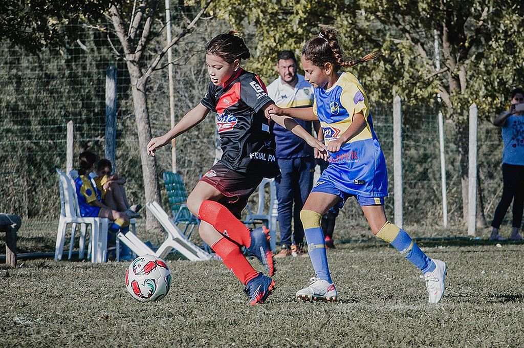Asociación Boca Juniors y Filial River. Las peques Sub 12 alimentaron la espera del partido de esta tarde. Liza Emery