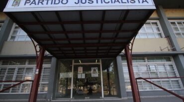 Frente de la sede del PJ.  Mirador