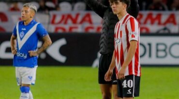 Con 17 años Atum debutó en la primera de Estudiantes.