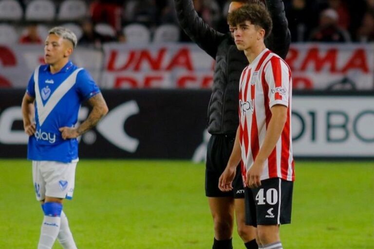 Con 17 años Atum debutó en la primera de Estudiantes.